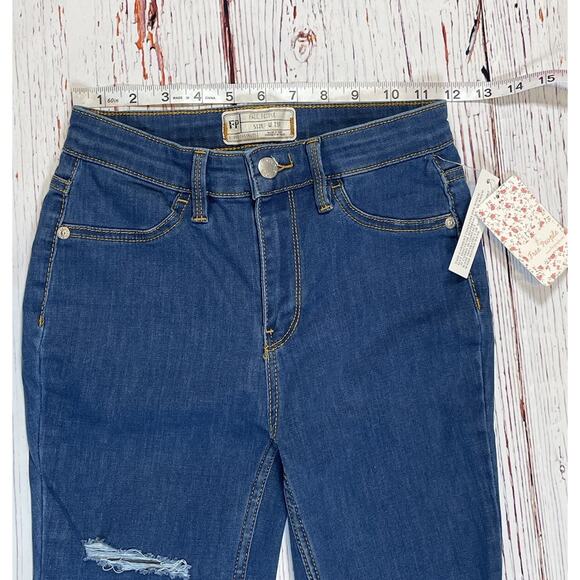 Free People Jeans Womens 25R Distressed Blue Skinny Stretch Mid Rise New W Tags! - Picture 4 of 10
